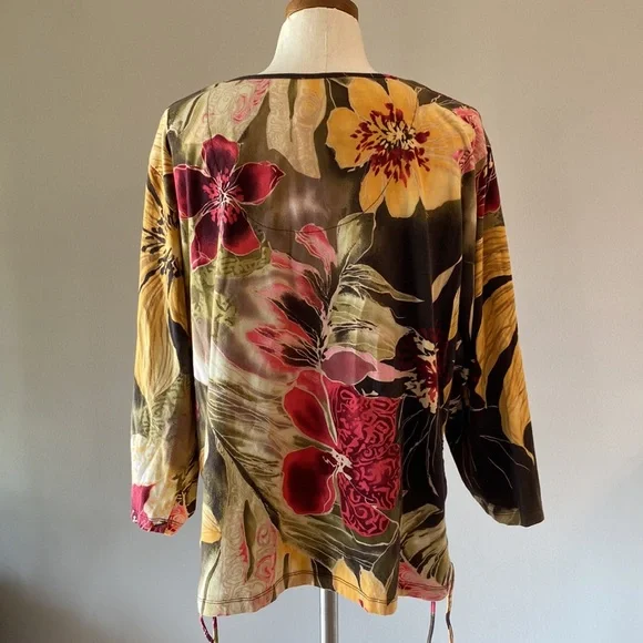 Caribbean Joe women’s multi color big floral pattern, 3/4 sleeve, rushed sides - Picture 6 of 11